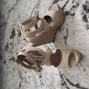 Steve Madden 7.5 nude wedges